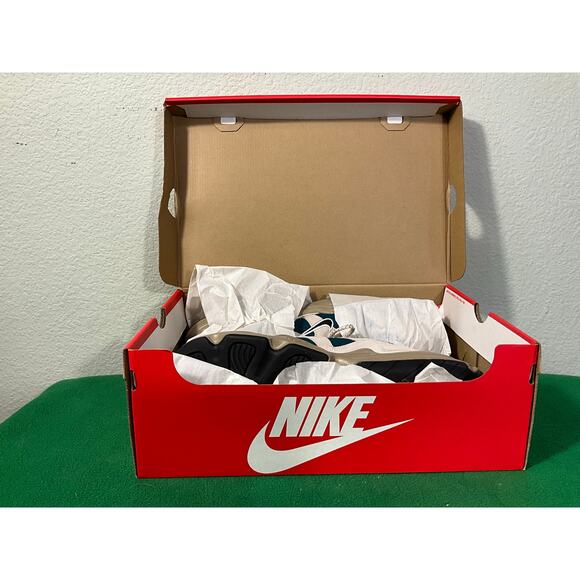 Men's Nike Tech Hera Size 12 New in Box FJ9532-110 Lt Orewood Brown/Black - Picture 8 of 11